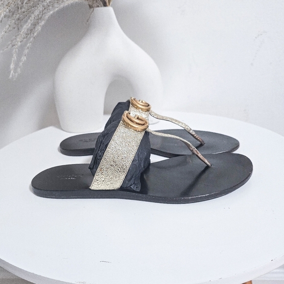 Gucci GG logo black and metallic gold thong flat sandals - Picture 6 of 13